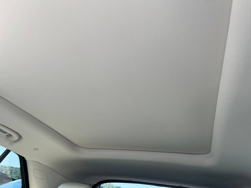 Used 2023 Buick Envision Avenir AWD/4WD image 21