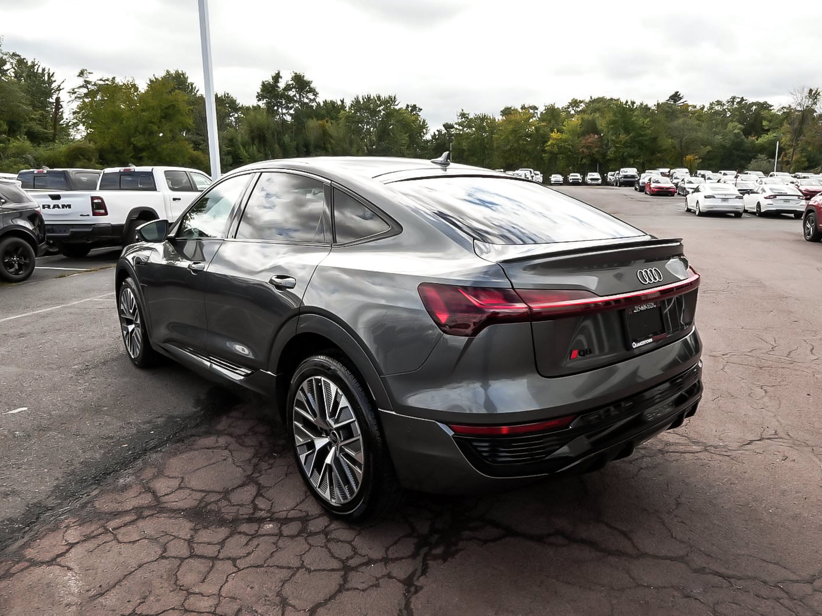 Used 2024 Audi Q8 e-tron Premium Plus w/ Premium Plus Package AWD/4WD image 4