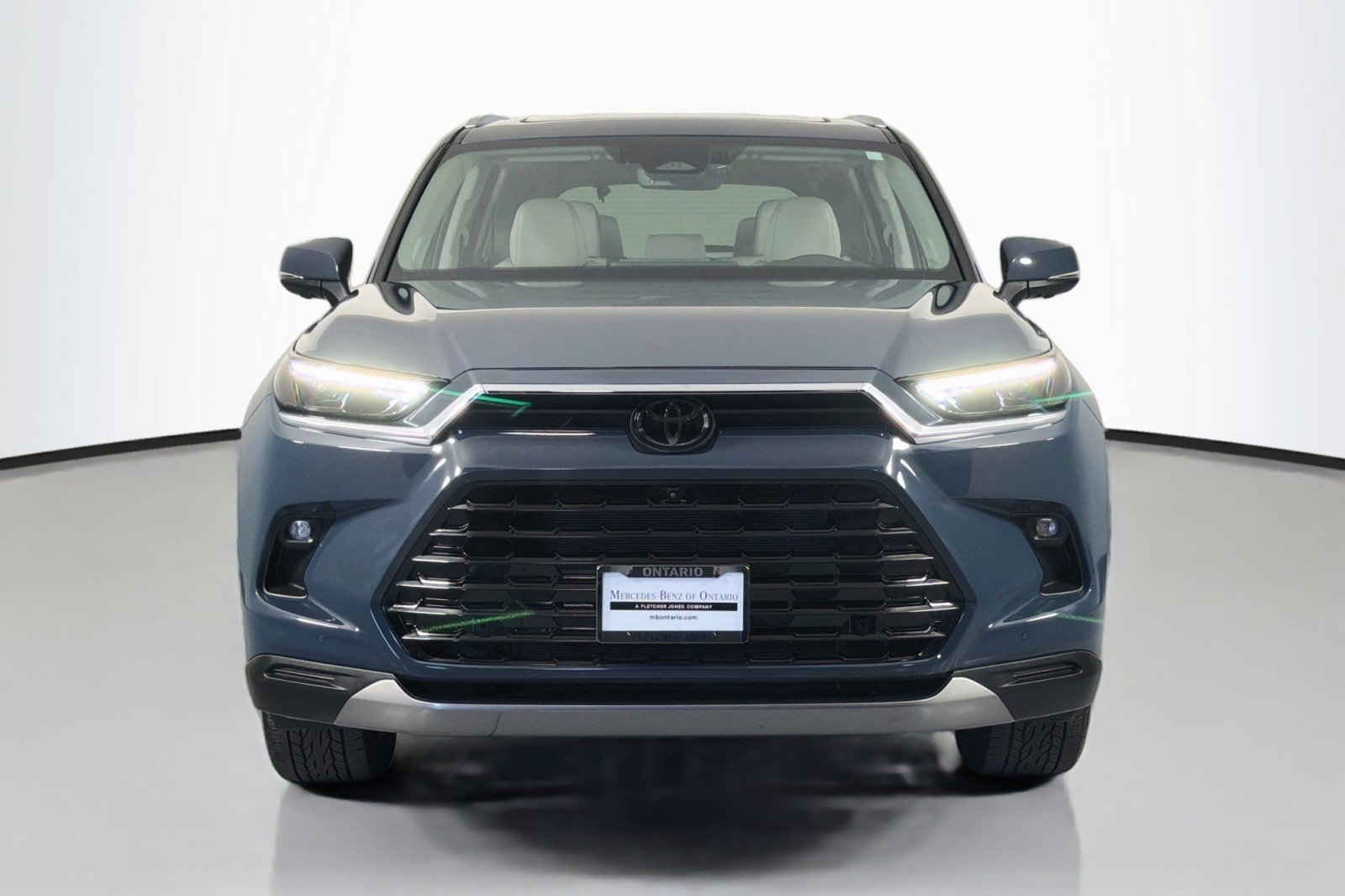 Used 2025 Toyota Grand Highlander AWD image 3
