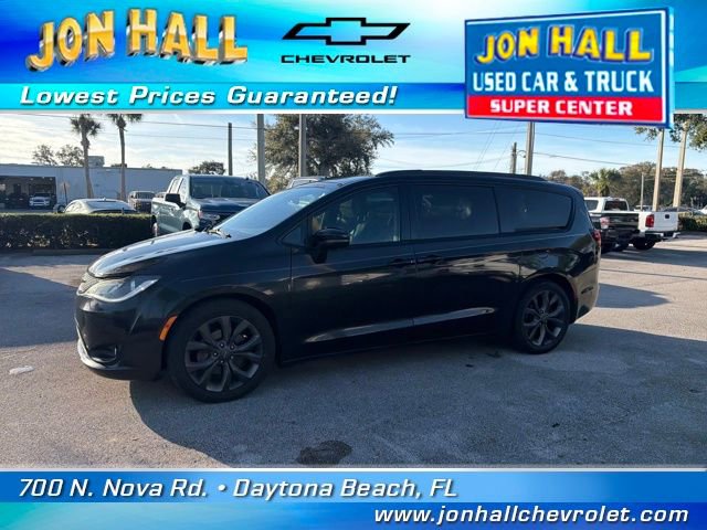Used 2019 Chrysler Pacifica Limited image 3