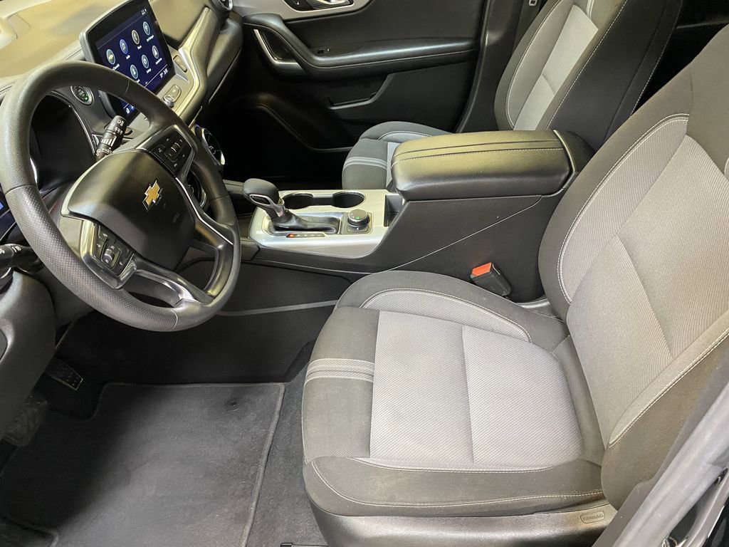 Used 2025 Chevrolet Blazer LT FWD image 19