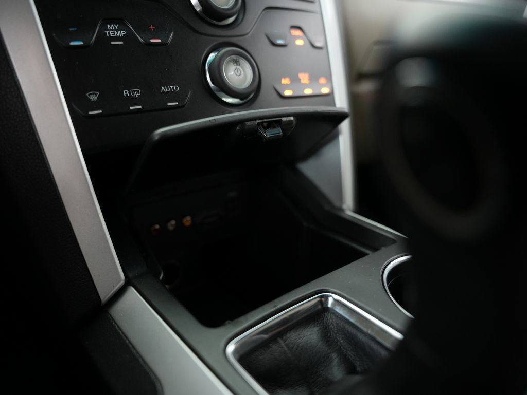 Used 2013 Ford Explorer XLT image 25