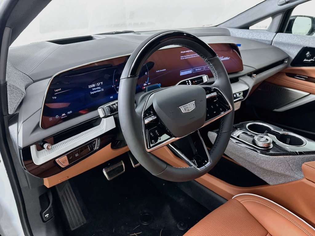 New 2027 Cadillac Optiq Premium Luxury w/ LPO, Floor Liner Package AWD/4WD image 9