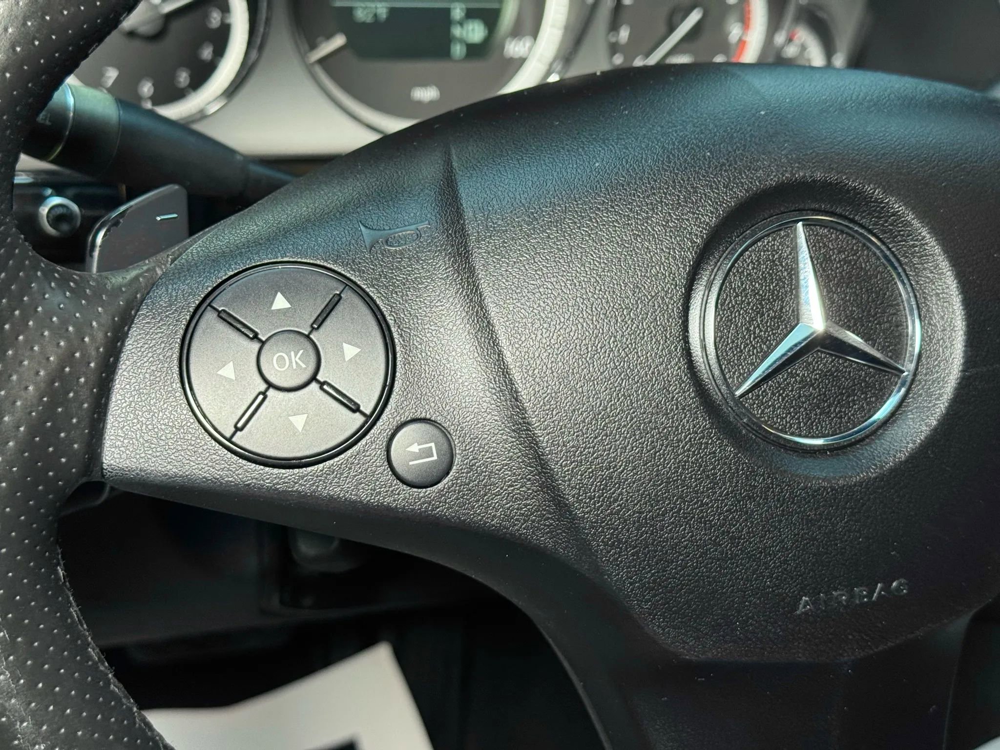 Used 2010 Mercedes-Benz E 550 Sedan image 40