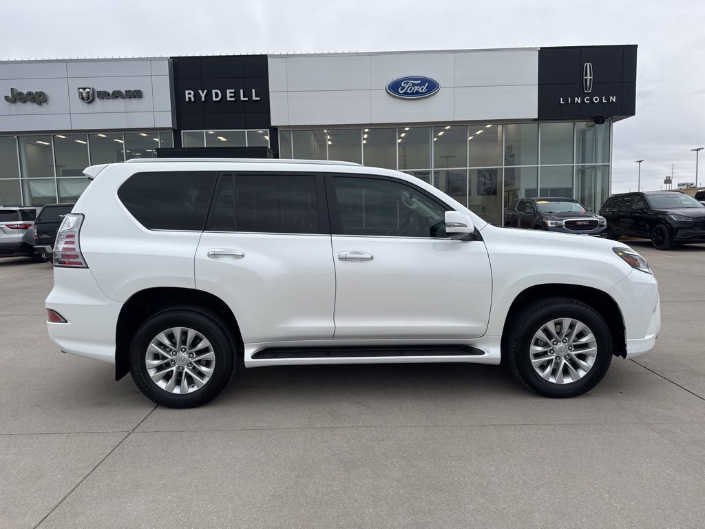 Used 2022 Lexus GX 460 Premium w/ Premium Package image 2