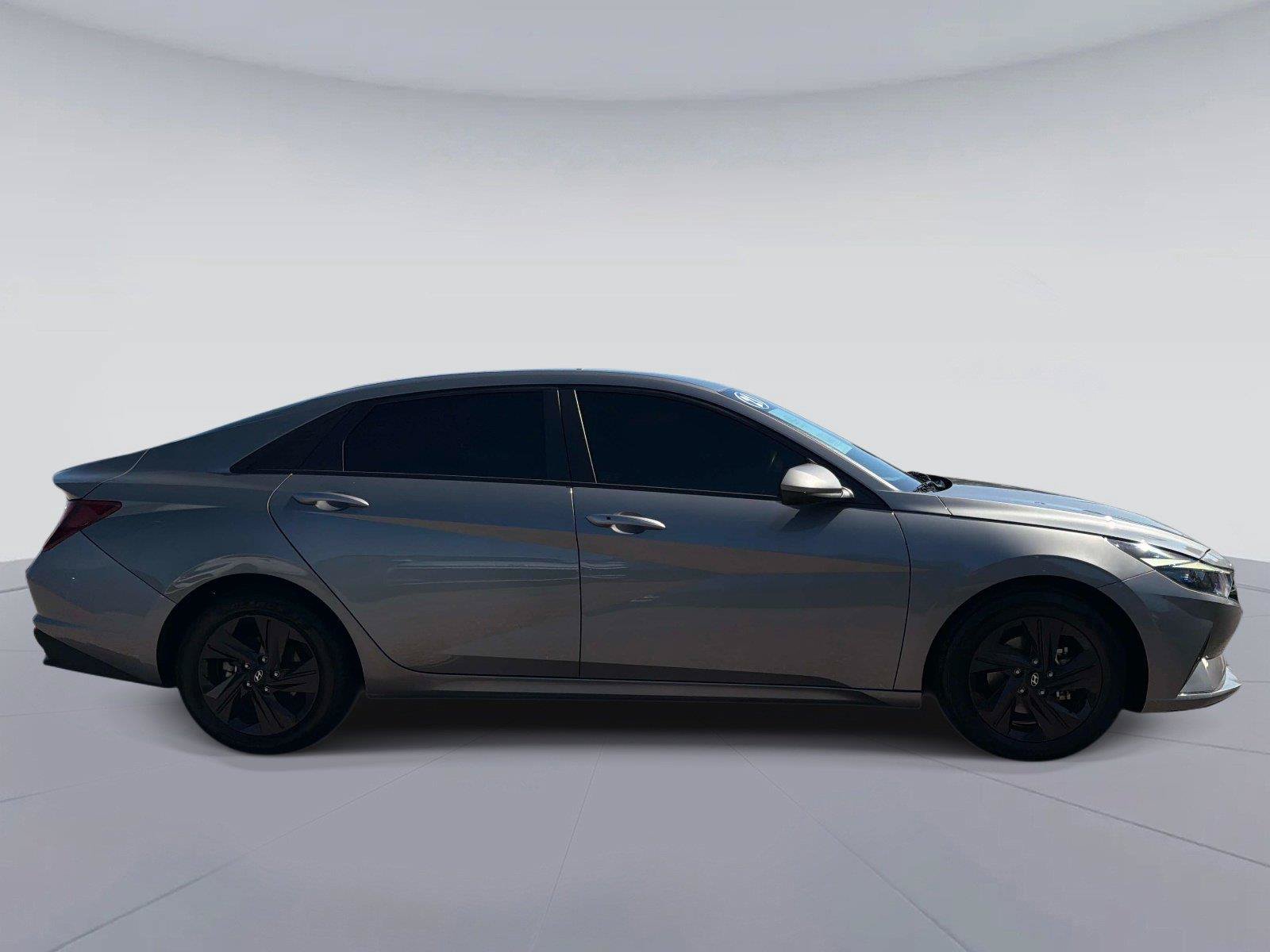 Used 2021 Hyundai Elantra SEL FWD image 2