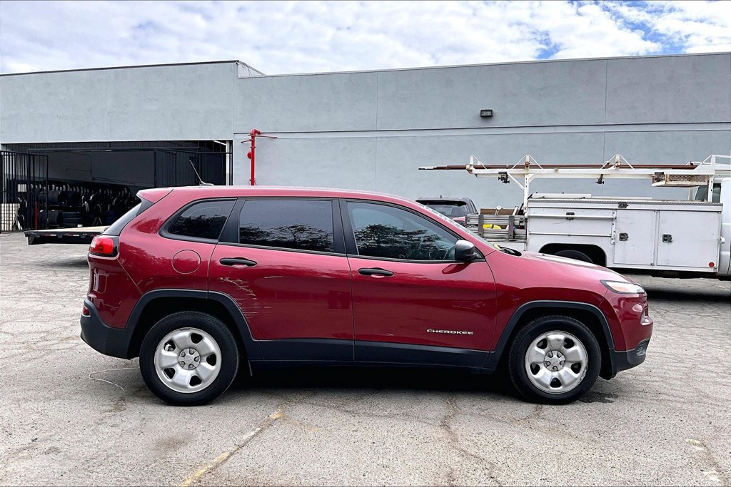 Used 2016 Jeep Cherokee Sport FWD image 11
