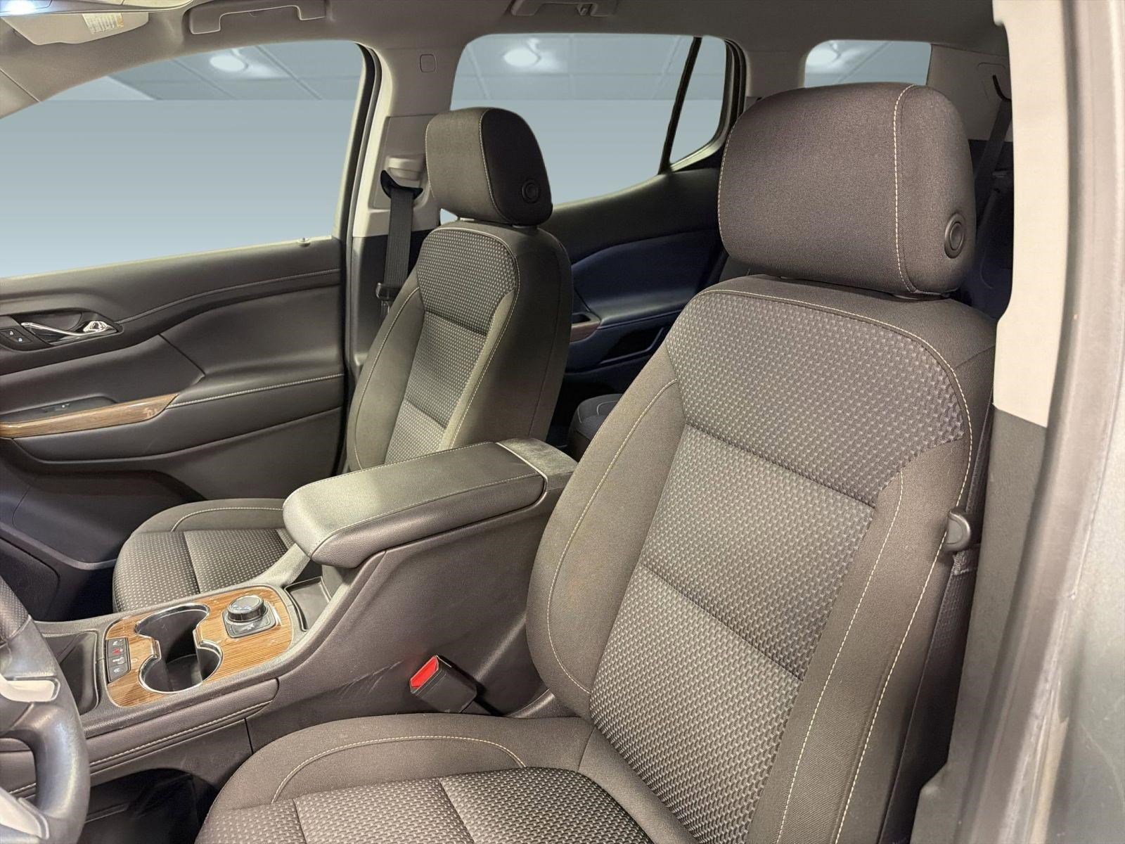 Used 2023 GMC Acadia SLE image 22