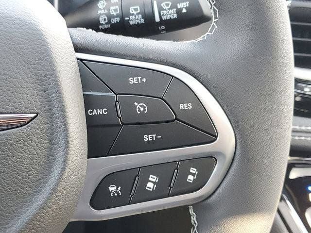 New 2026 Chrysler Pacifica Select FWD image 23