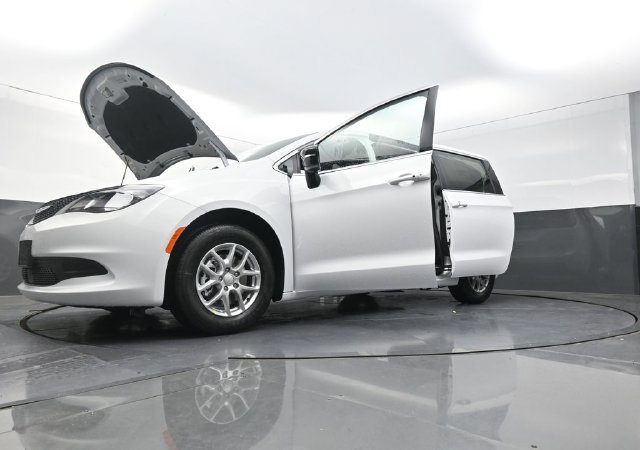 New 2027 Chrysler Pacifica LX FWD image 28