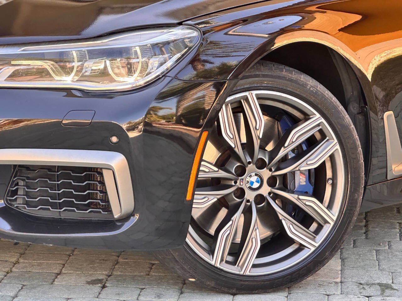 Used 2018 BMW M760i xDrive AWD/4WD image 4