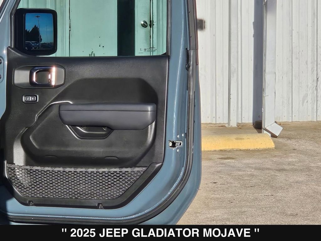 Used 2025 Jeep Gladiator Mojave w/ Convenience Group image 32