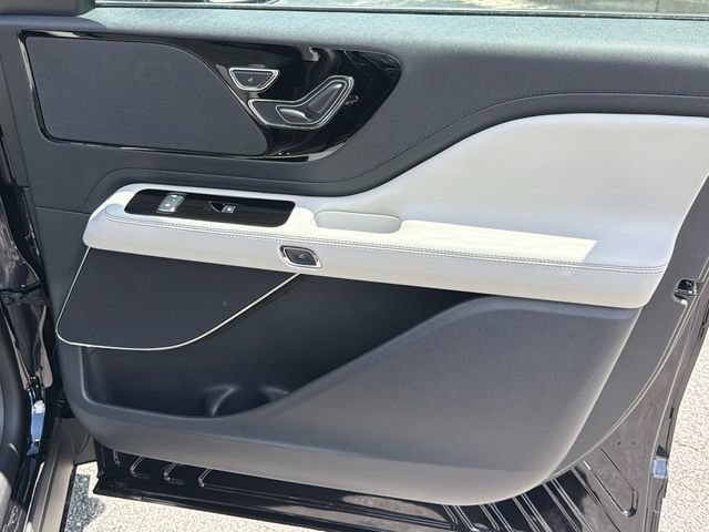 New 2026 Lincoln Aviator 2WD w/ Jet Appearance Package image 15