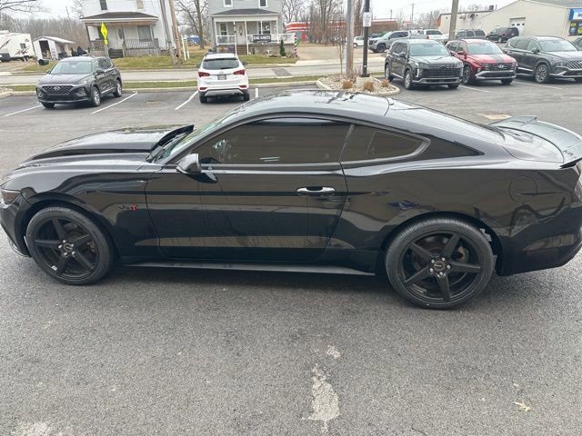 Used 2017 Ford Mustang EcoBoost image 7