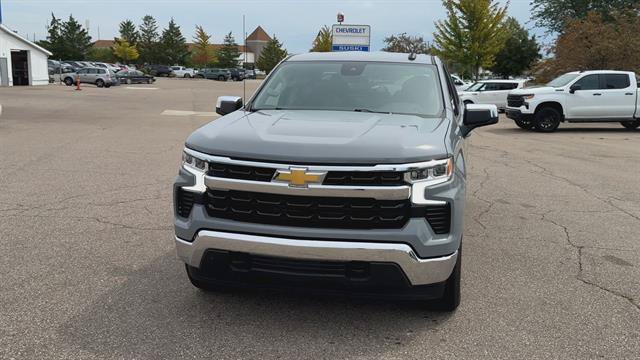 Used 2024 Chevrolet Silverado 1500 LT AWD/4WD image 3