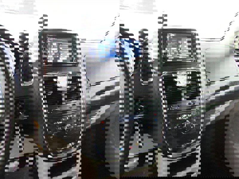 Used 2014 Chrysler Town & Country Touring image 49