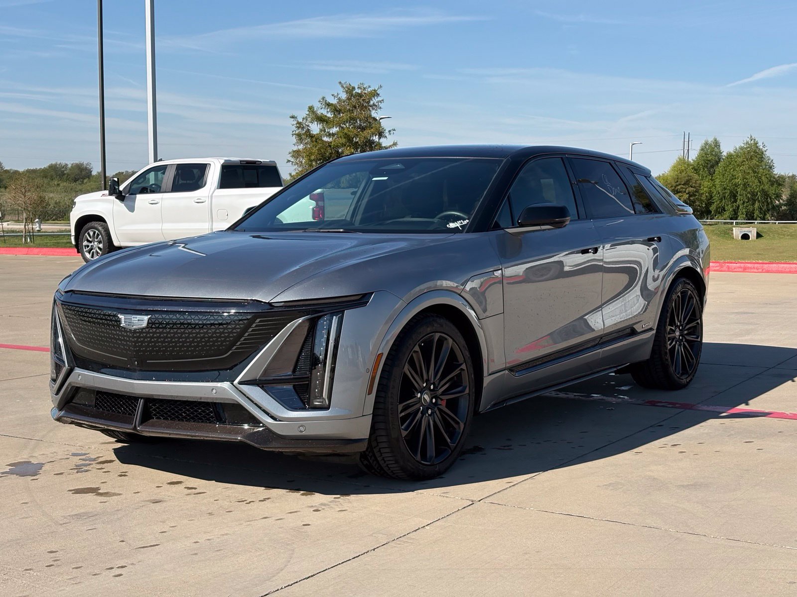 Used 2026 Cadillac Lyriq V w/ Exterior Carbon Fiber Package AWD/4WD image 3