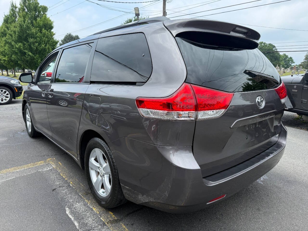 Used 2011 Toyota Sienna LE FWD image 5