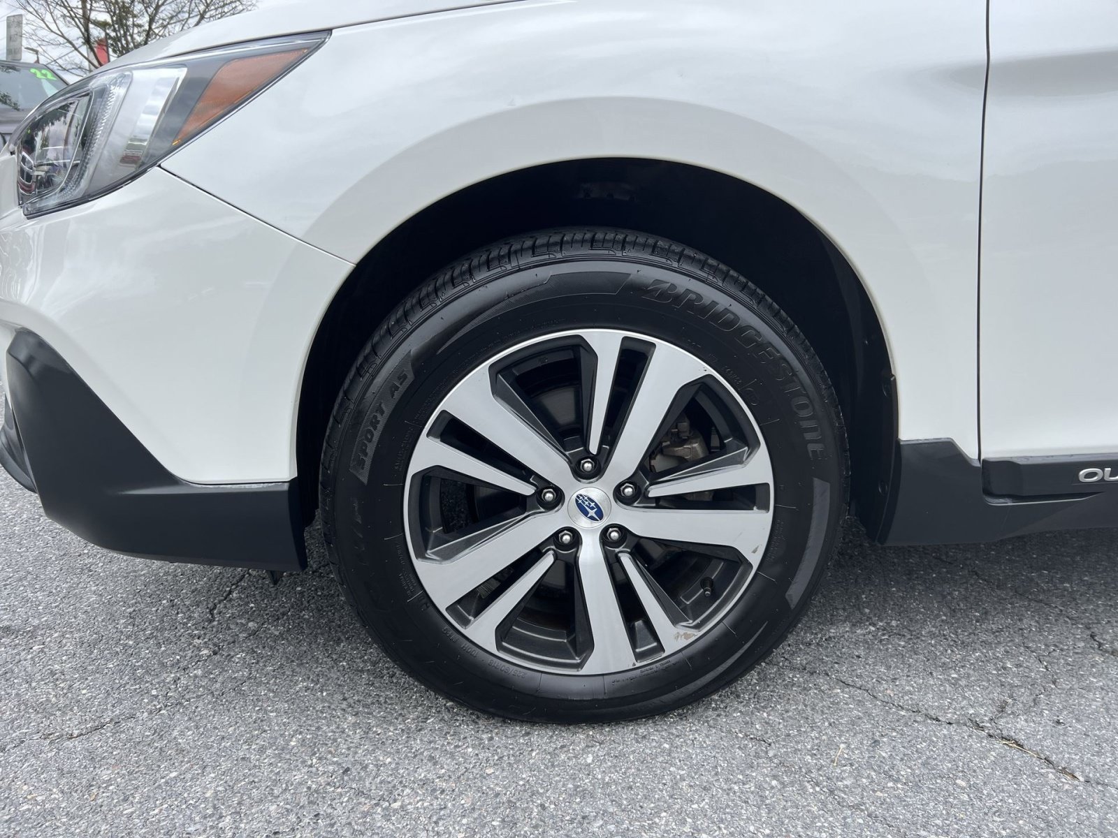 Used 2019 Subaru Outback 3.6R Limited AWD/4WD image 12