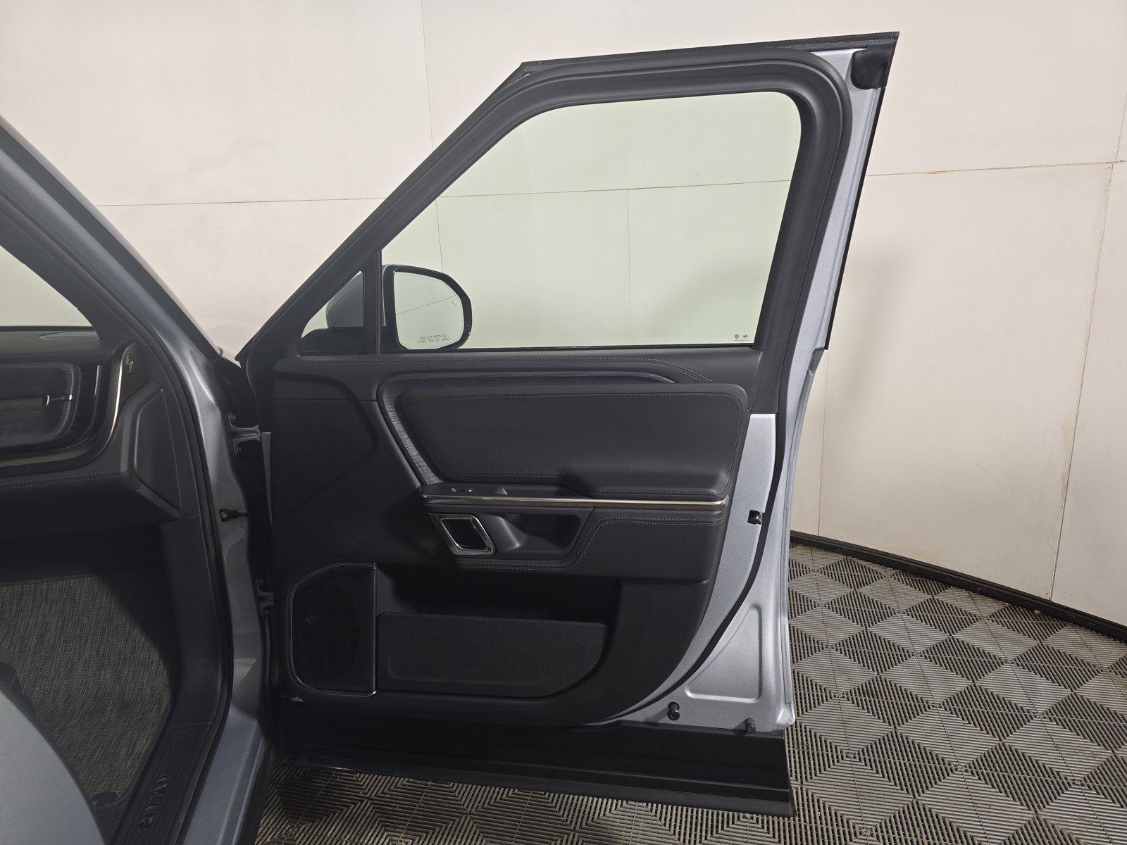 Used 2023 Rivian R1S Adventure AWD/4WD image 18
