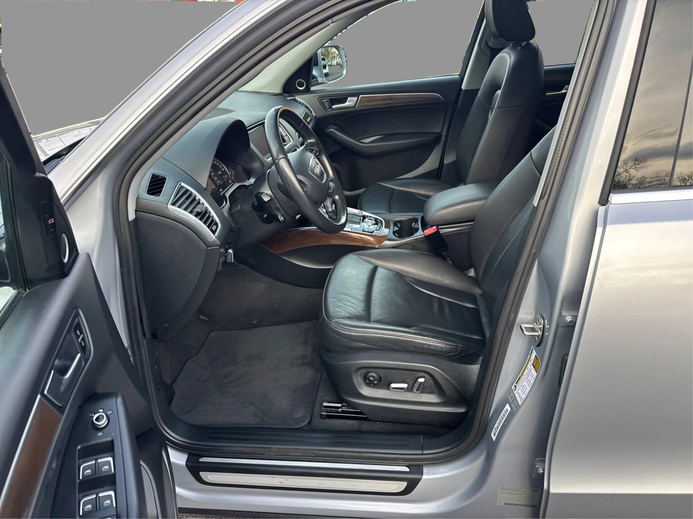 Used 2016 Audi Q5 2.0T Premium Plus w/ Technology Package AWD/4WD image 10
