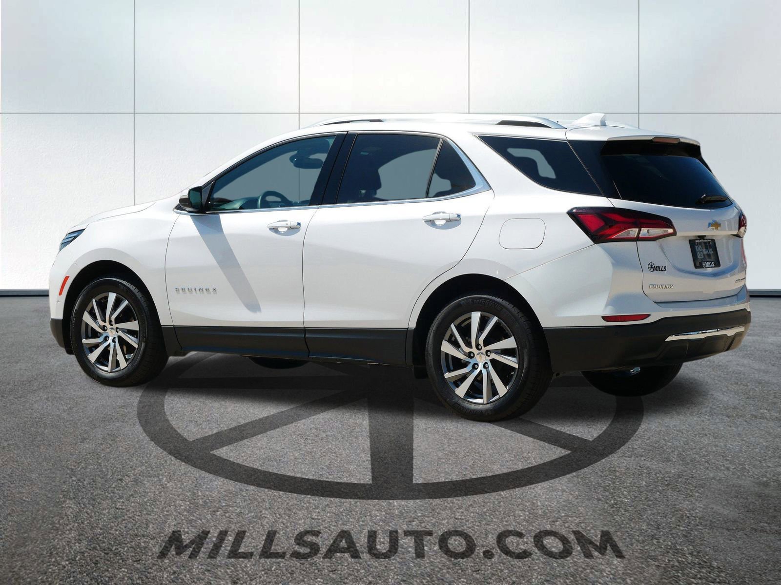 Used 2024 Chevrolet Equinox Premier image 3