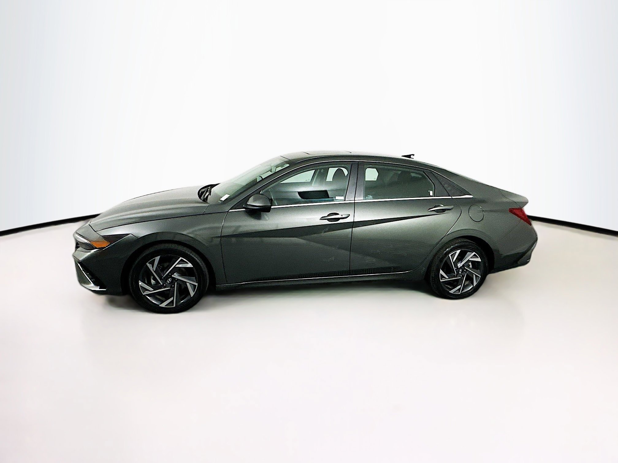 Used 2025 Hyundai Elantra SEL image 4