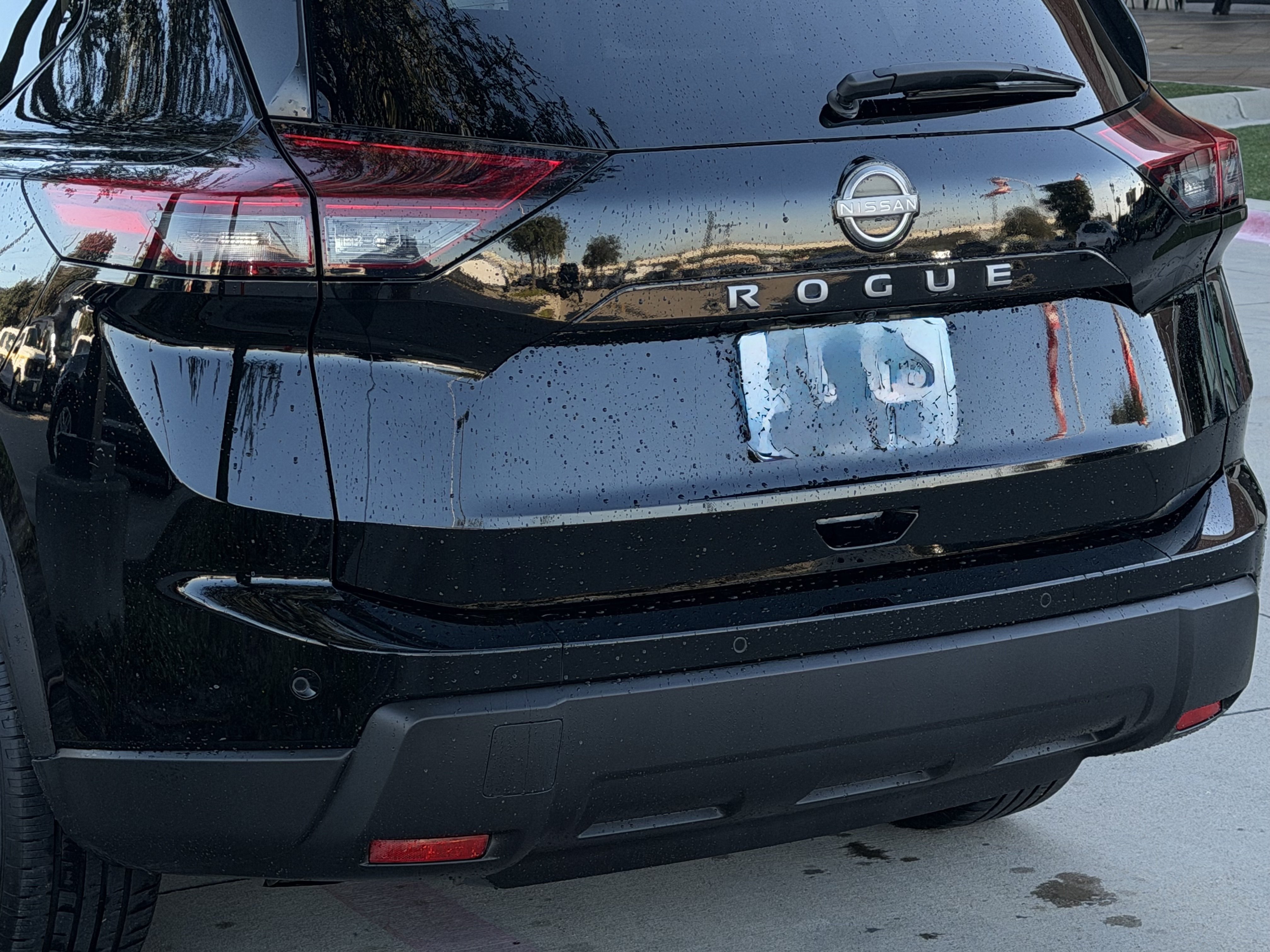Used 2025 Nissan Rogue SV FWD image 7