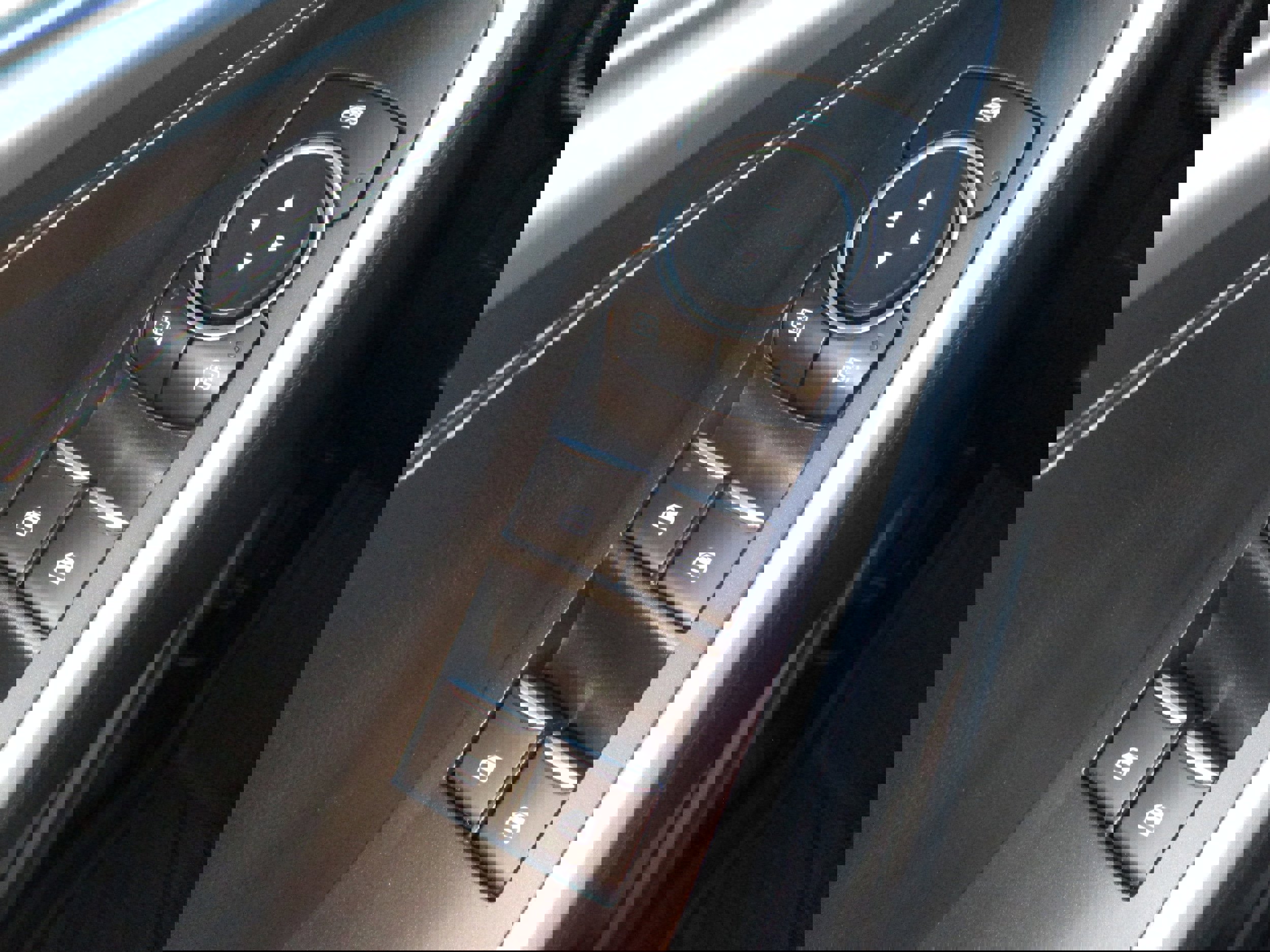 Used 2023 Ford Explorer XLT image 35