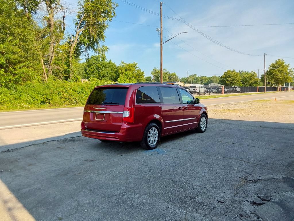 Used 2014 Chrysler Town & Country Touring FWD image 6