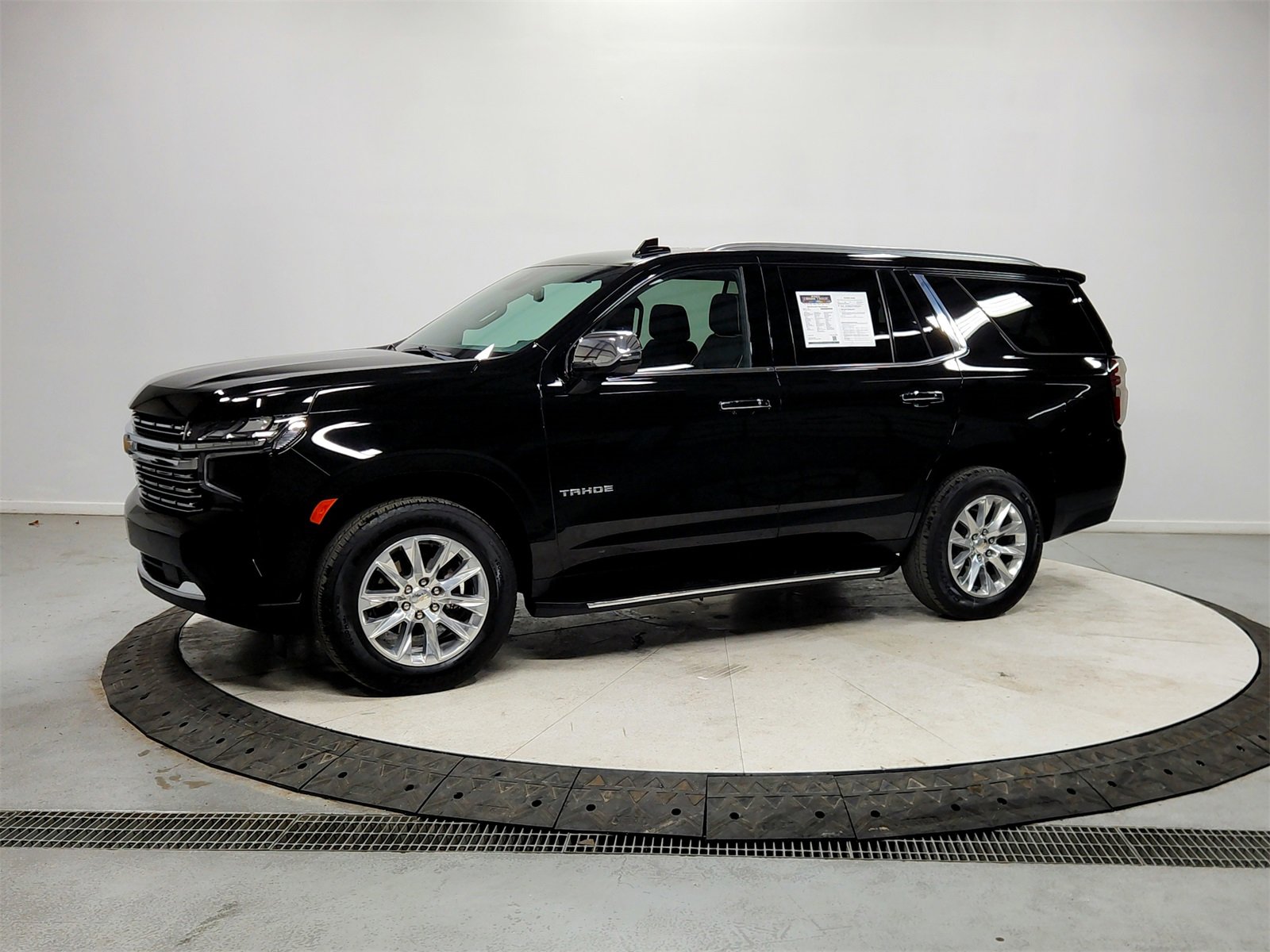 Used 2024 Chevrolet Tahoe Premier image 3