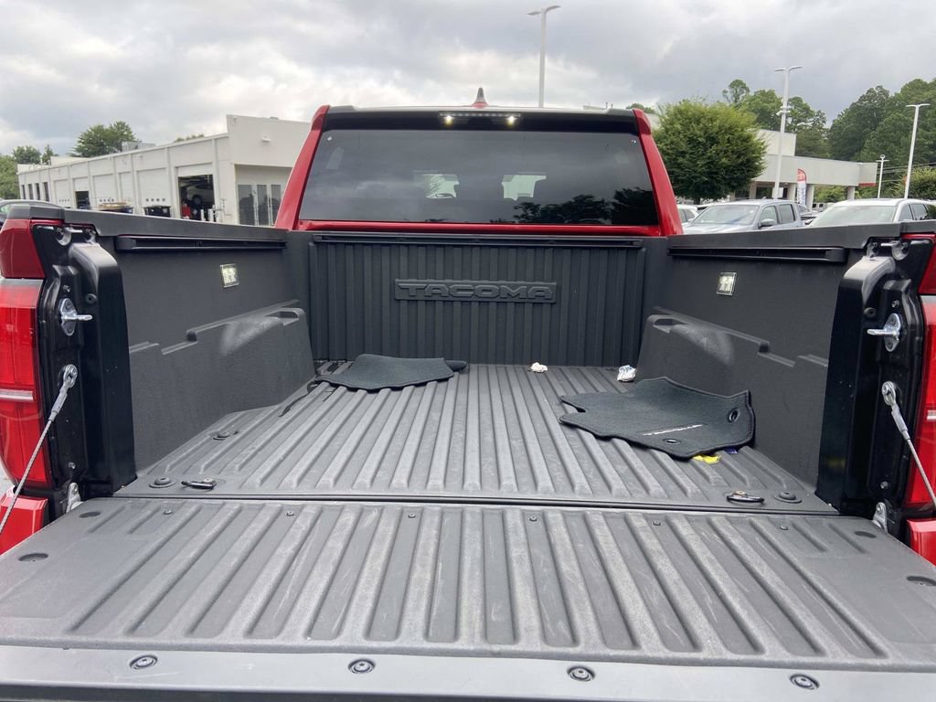 Used 2025 Toyota Tacoma SR5 AWD/4WD image 11