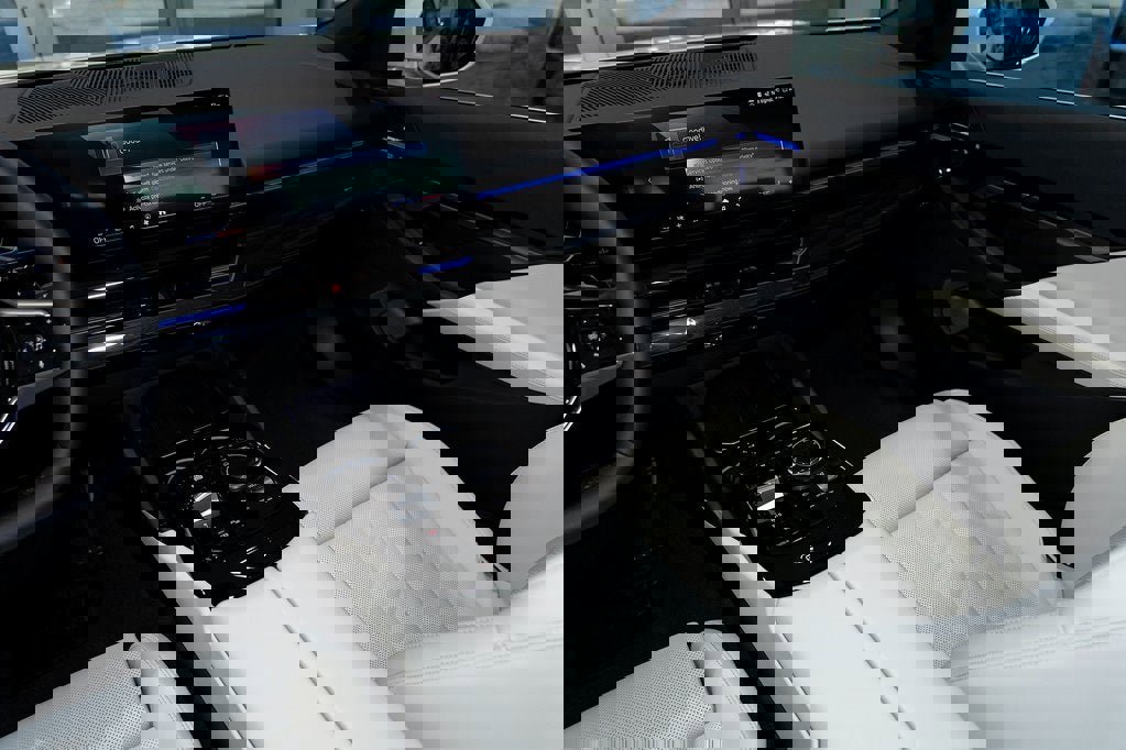 Used 2025 BMW 530i xDrive image 37