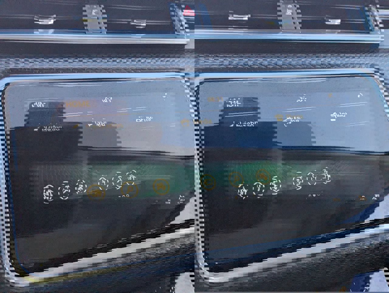 Used 2018 Land Rover Range Rover Velar S AWD/4WD image 23