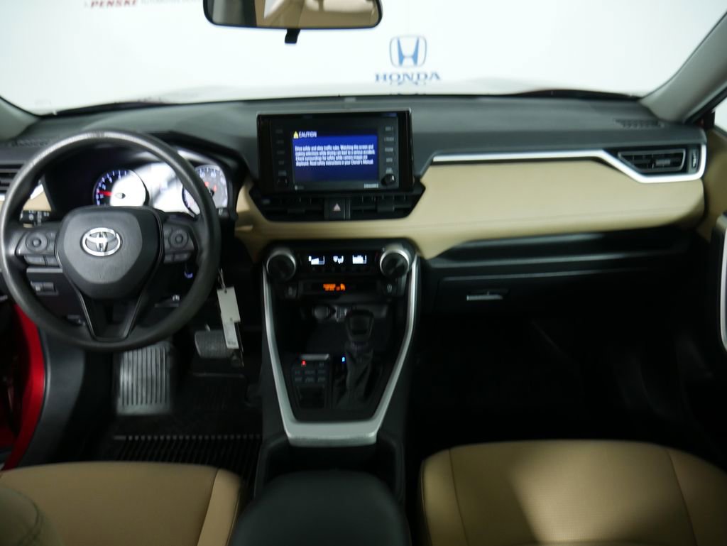 Used 2022 Toyota RAV4 LE image 17