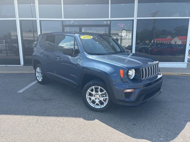 Used 2023 Jeep Renegade Latitude AWD/4WD image 2