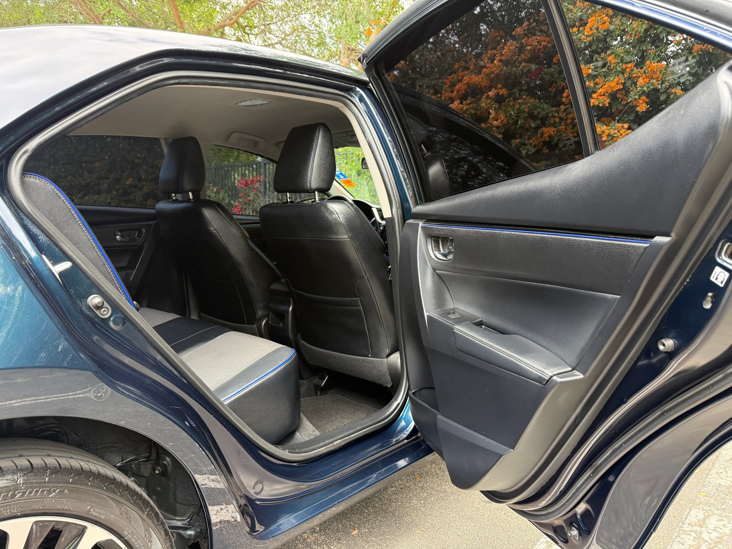 Used 2019 Toyota Corolla SE w/ Carpet Mat Package (TMS) FWD image 20