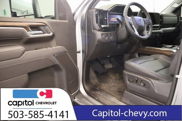 Used 2025 Chevrolet Silverado 3500 LT w/ Trail Boss Package image 9
