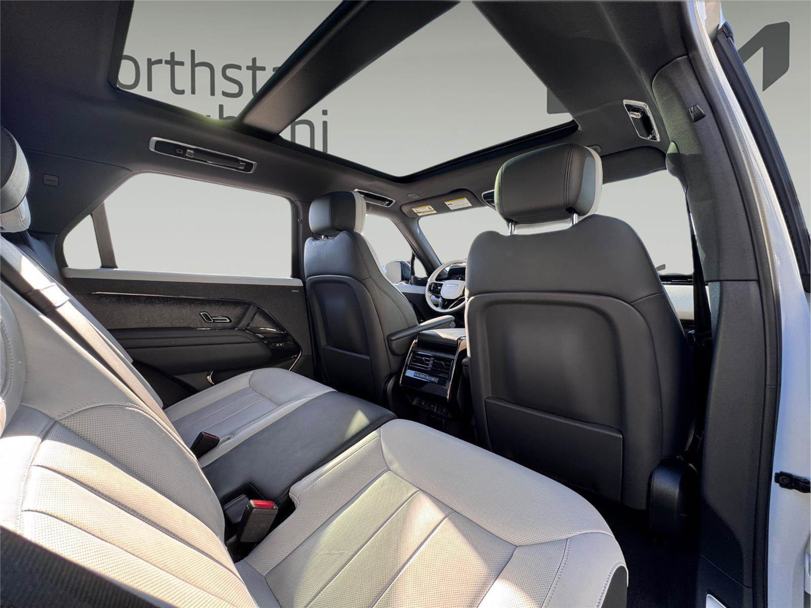 Used 2023 Land Rover Range Rover Sport SE Dynamic image 24