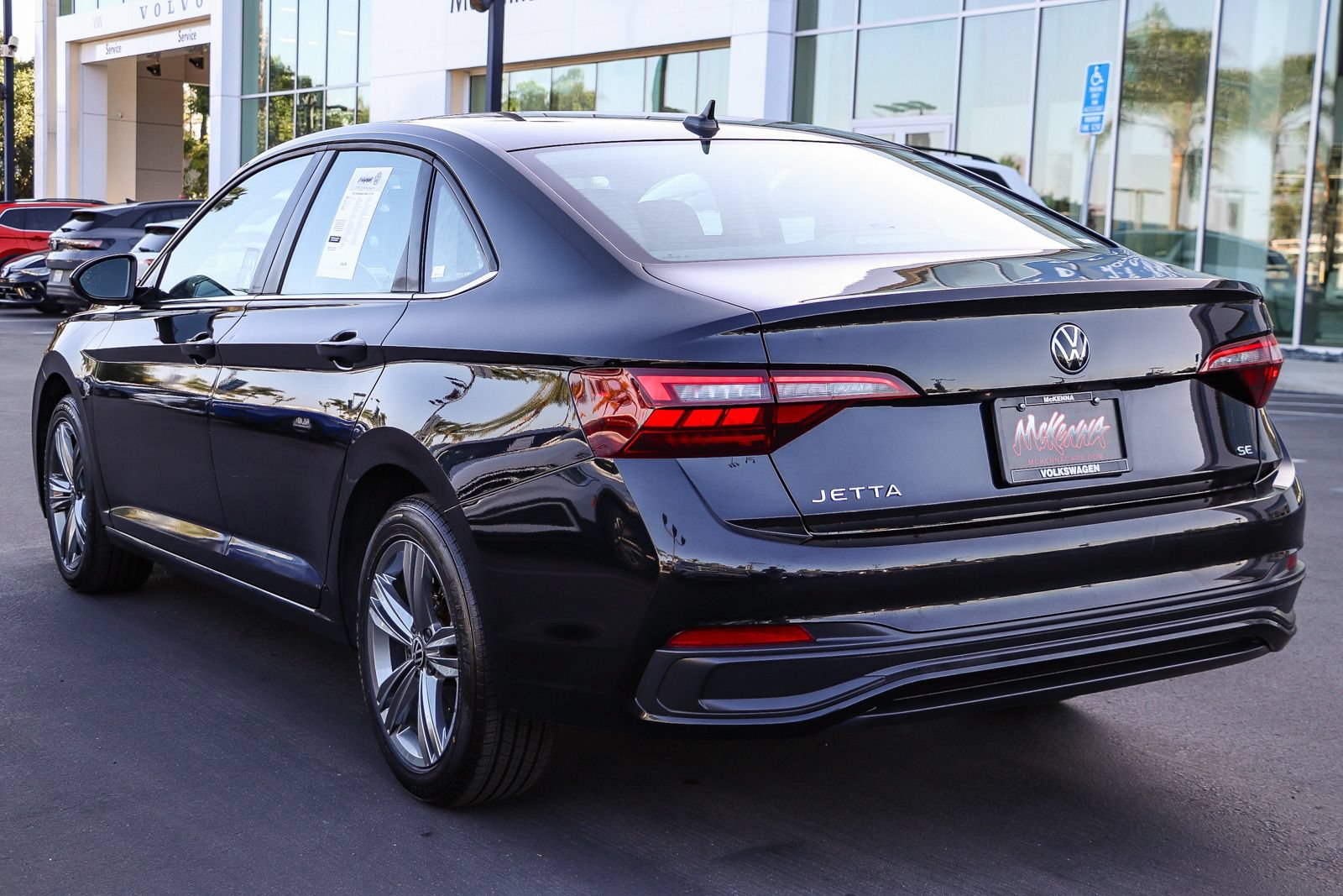 Used 2024 Volkswagen Jetta SE FWD image 8