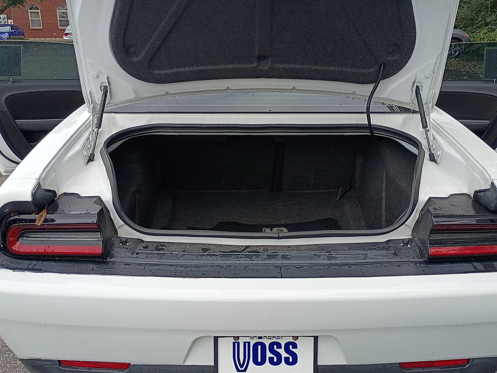 Used 2022 Dodge Challenger SXT RWD image 9