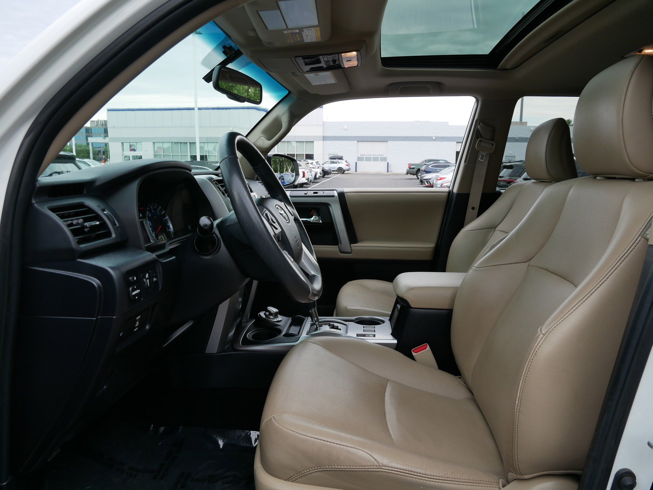 Used 2018 Toyota 4Runner Limited AWD/4WD image 32