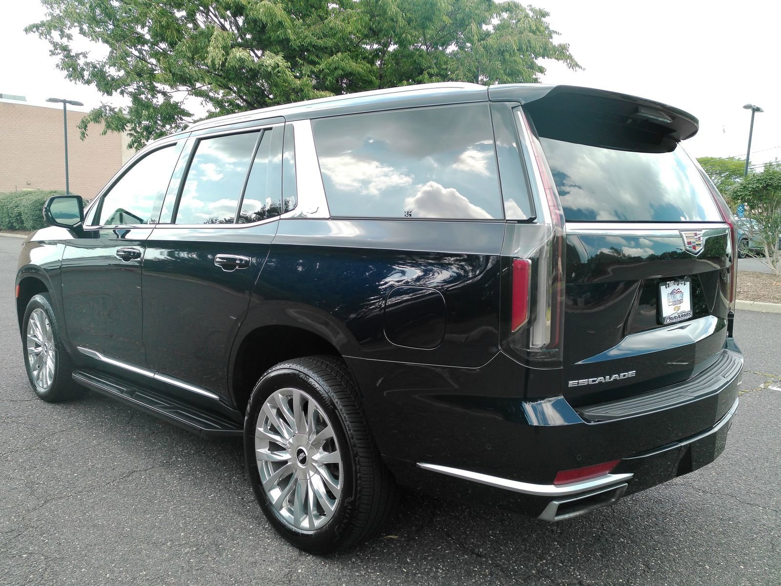 Certified 2024 Cadillac Escalade Premium Luxury AWD/4WD image 29