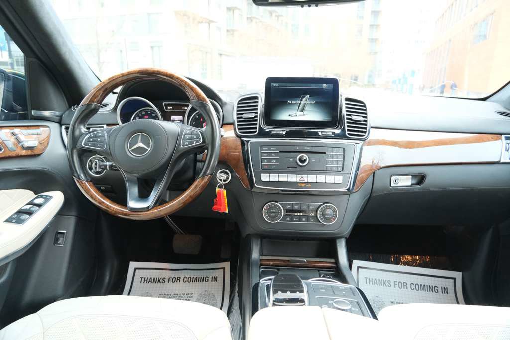 Used 2017 Mercedes-Benz GLS 550 4MATIC image 30