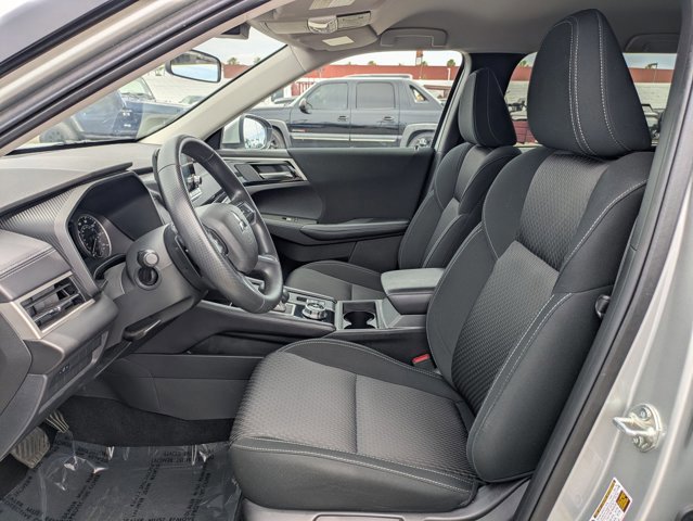 Used 2024 Mitsubishi Outlander ES image 15