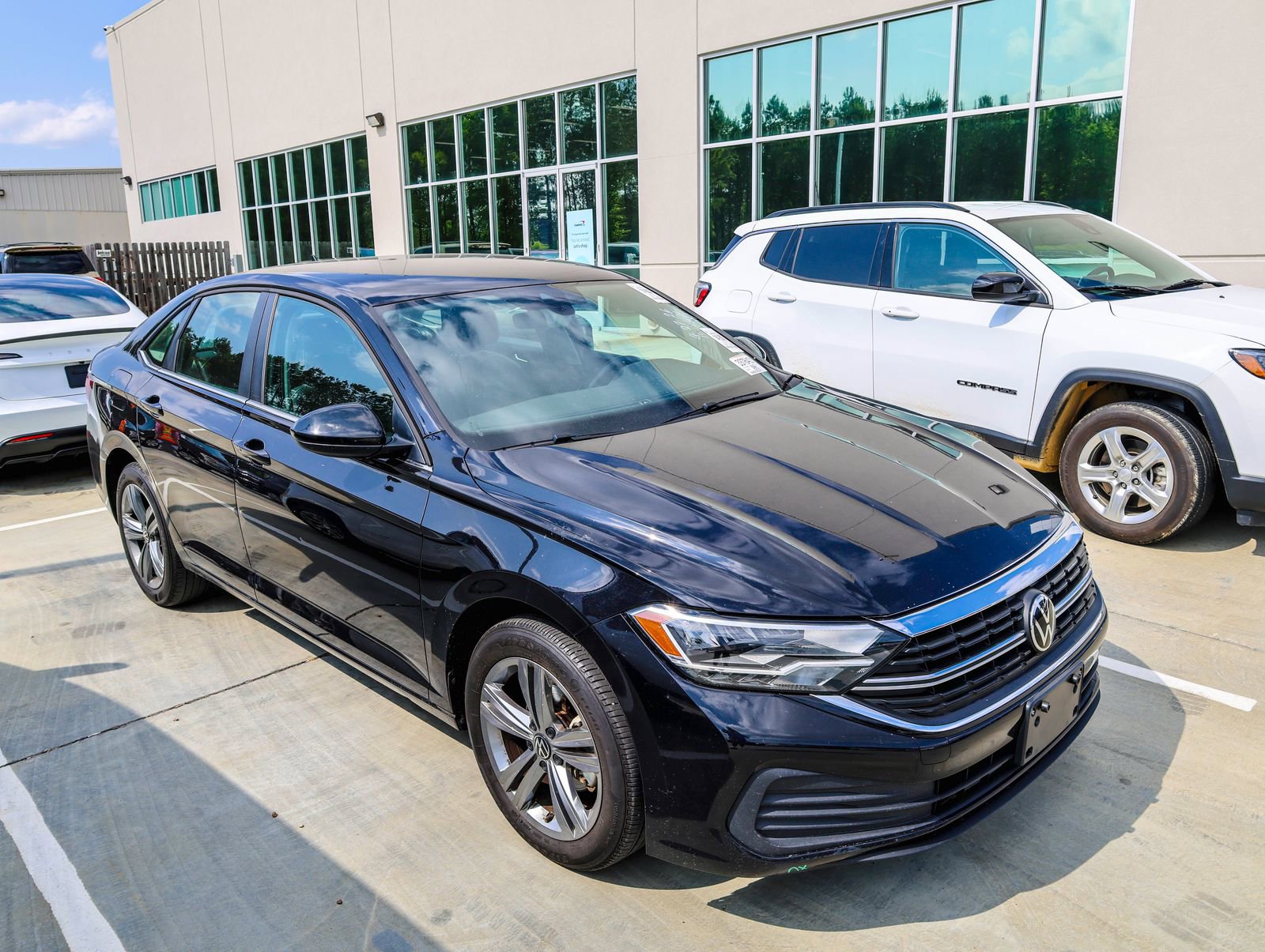 Used 2024 Volkswagen Jetta SE FWD image 2