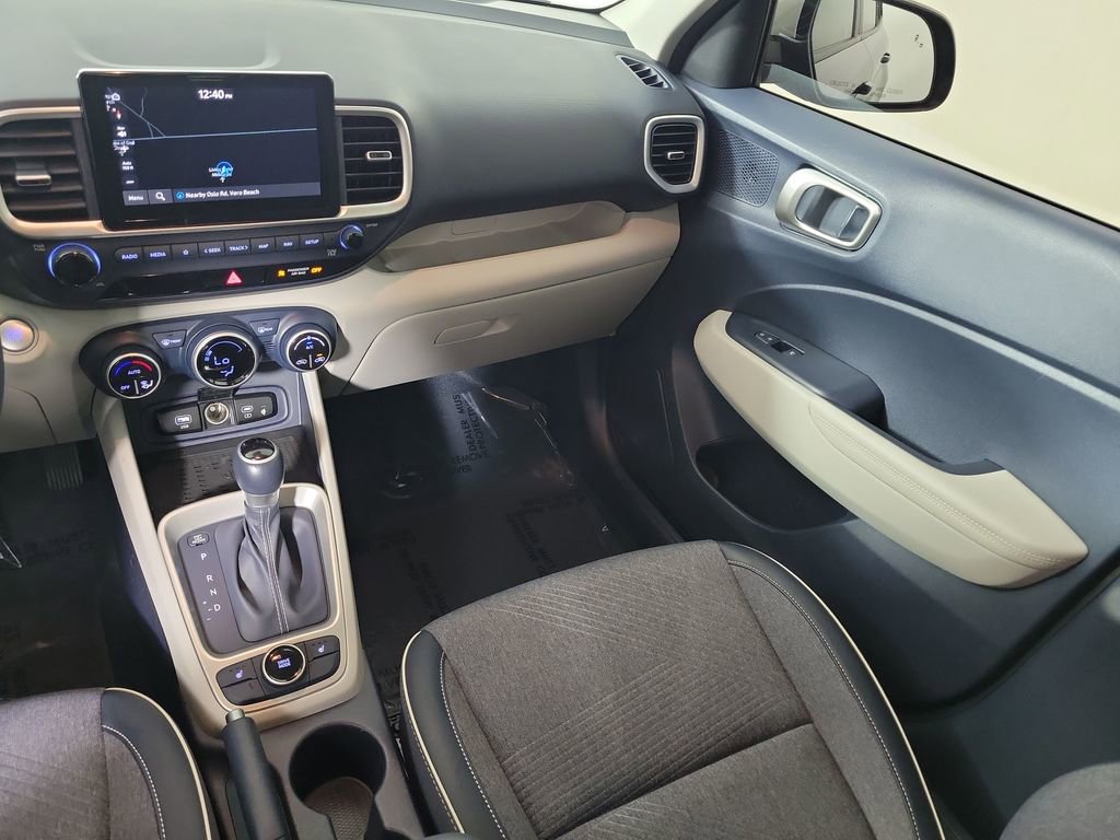 Used 2024 Hyundai Venue Limited FWD image 30