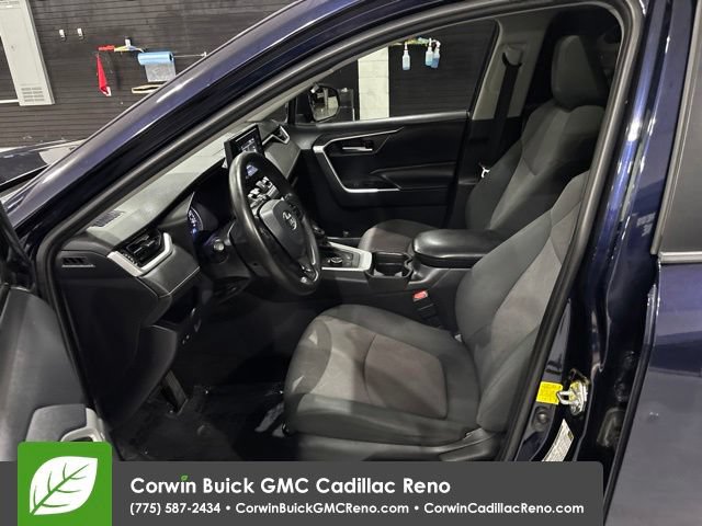 Used 2019 Toyota RAV4 XLE w/ Carpet Mat Package AWD/4WD image 13