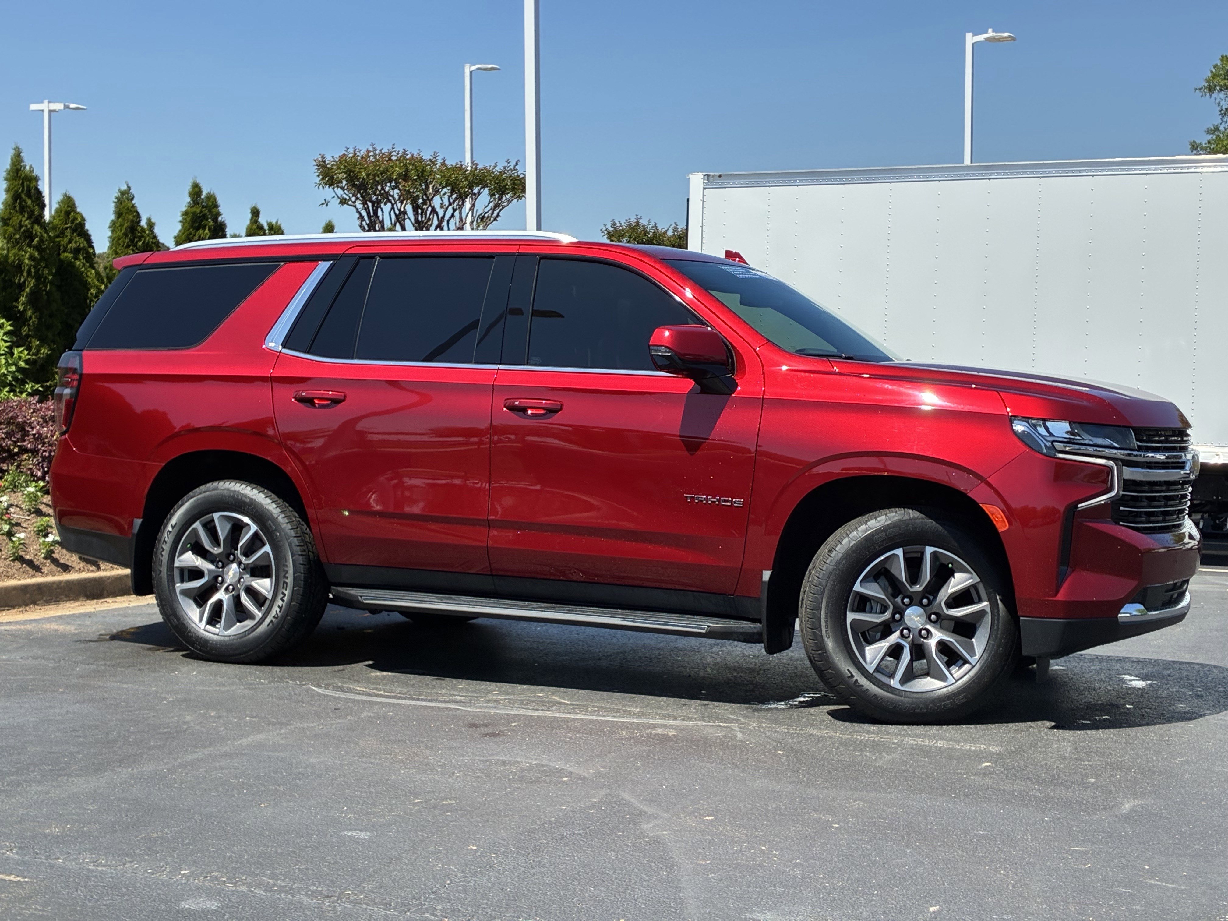 Used 2022 Chevrolet Tahoe LT w/ Luxury Package image 3