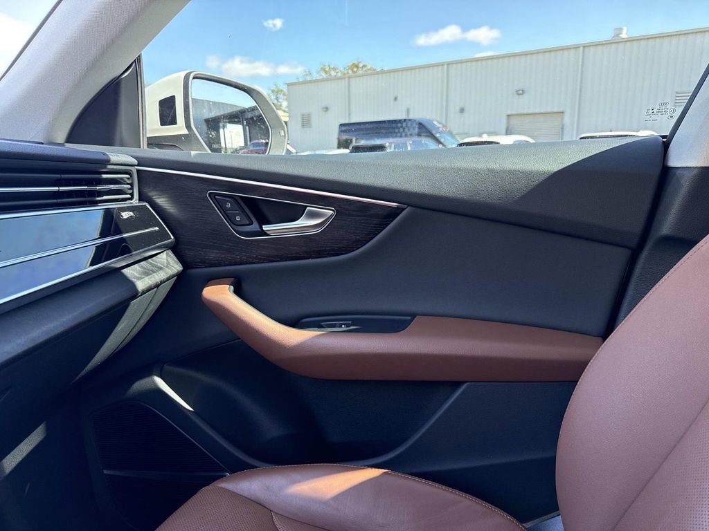 Used 2022 Audi Q8 Premium Plus image 22